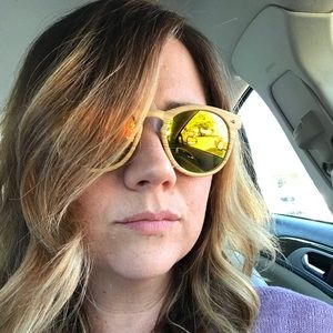 Meet your Posher, Holly